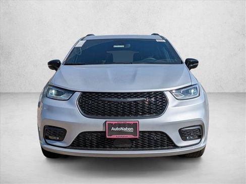 New 2026 Chrysler Pacifica Select w/ S Appearance Package AWD/4WD image 6