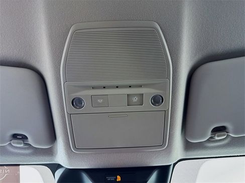 Certified 2025 Nissan Kicks SR image 18