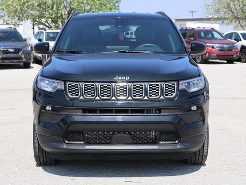 Used 2025 Jeep Compass Limited image 2
