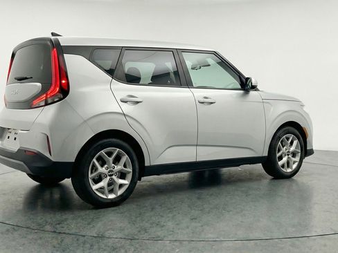 Used 2025 Kia Soul LX w/ LX Technology Package FWD image 9