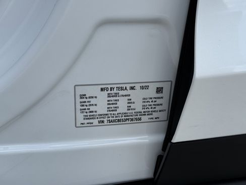 Used 2023 Tesla Model X Standard Range image 20