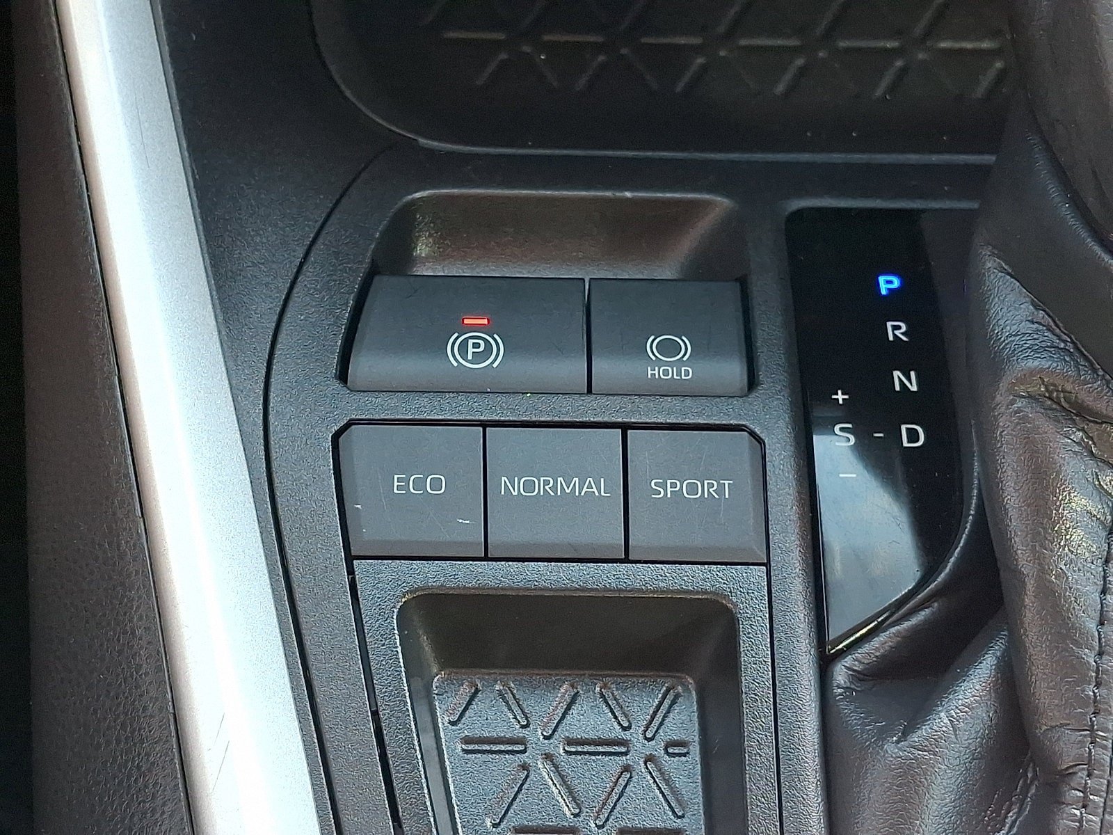 Certified 2024 Toyota RAV4 XLE FWD image 24