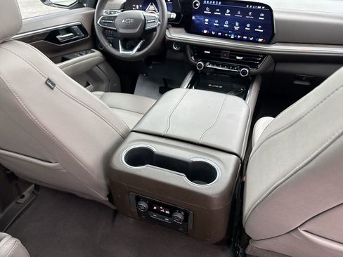 Used 2025 Chevrolet Suburban Z71 w/ Comfort Package image 22