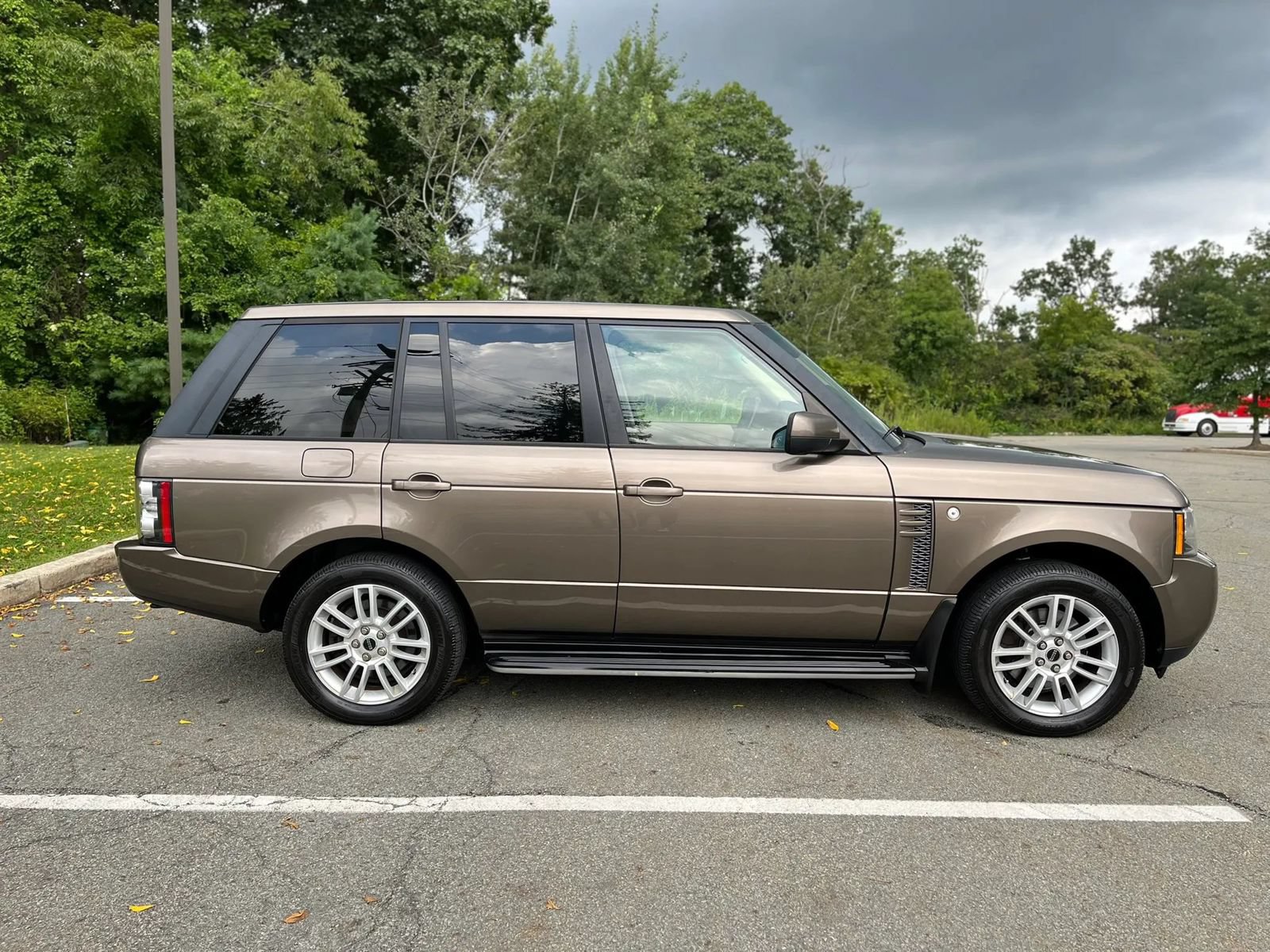 Used 2012 Land Rover Range Rover HSE AWD/4WD image 4