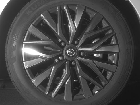 Used 2025 Nissan Altima 2.5 SV FWD image 13