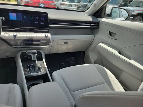 Used 2025 Hyundai Kona SEL FWD image 19