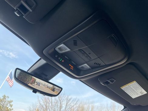 Used 2022 Buick Enclave Premium image 24