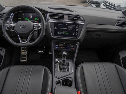New 2024 Volkswagen Tiguan SE R-Line image 22