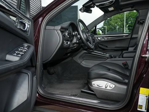 Certified 2026 Porsche Macan AWD/4WD image 19