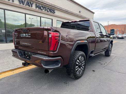Used 2024 GMC Sierra 3500 Denali Ultimate AWD/4WD image 3