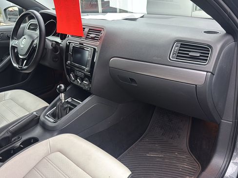 Used 2016 Volkswagen Jetta Sport image 11