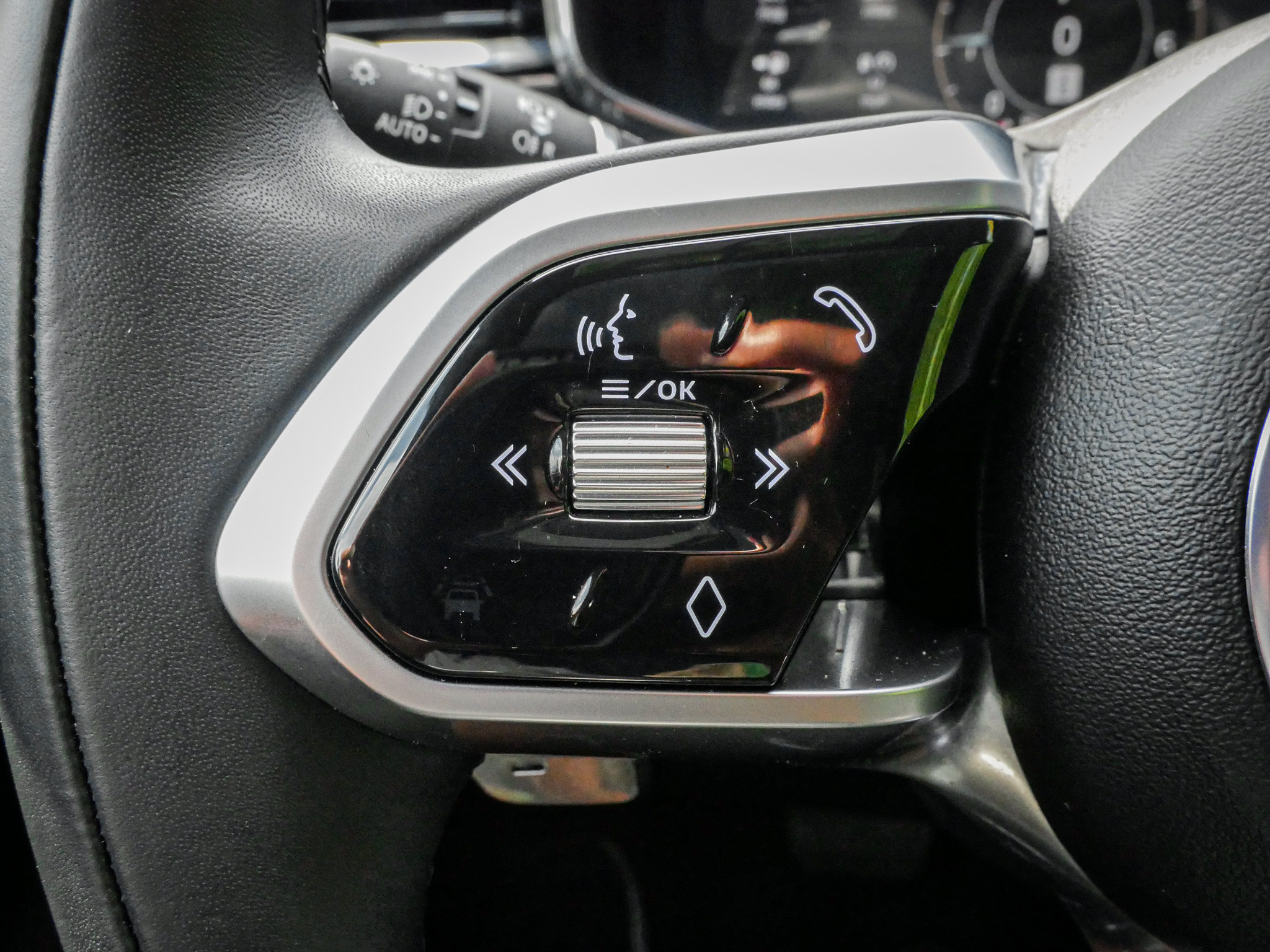 Used 2024 Jaguar F-PACE R-Dynamic S AWD/4WD image 19