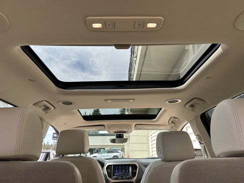 Used 2021 GMC Acadia Denali w/ Denali Ultimate Package AWD/4WD image 15