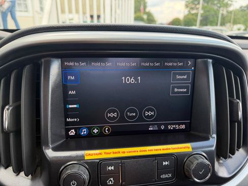 Used 2022 Chevrolet Colorado LT w/ Fleet Safety Package RWD image 9