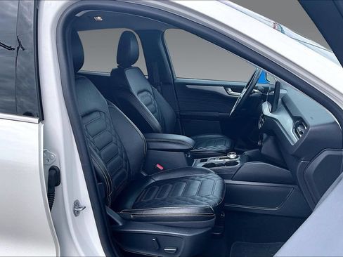 Used 2024 Ford Escape Platinum w/ Premium Technology Package AWD/4WD image 4
