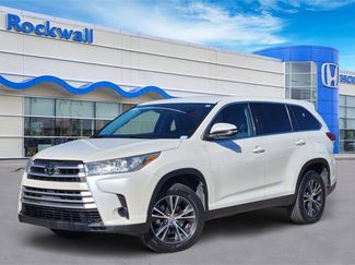 Used 2019 Toyota Highlander LE video 1