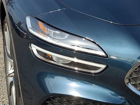 Used 2025 Genesis G70 2.5T image 9