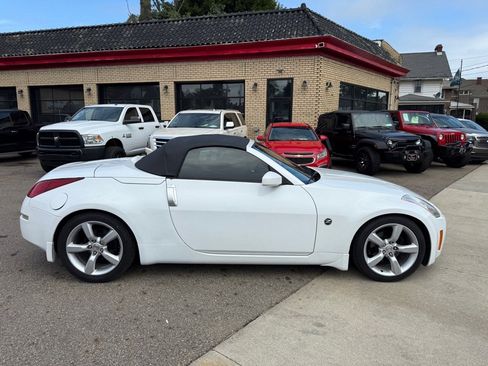 Used 2004 Nissan 350Z Touring image 18