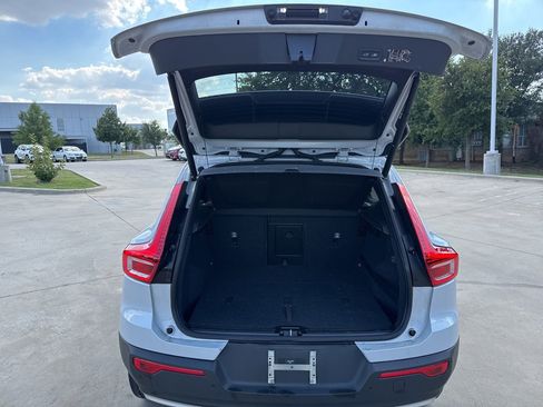 Used 2020 Volvo XC40 T5 Momentum image 8