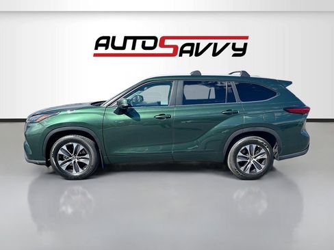 Used 2023 Toyota Highlander XLE w/ Protection Package #3 (TMS) FWD image 4