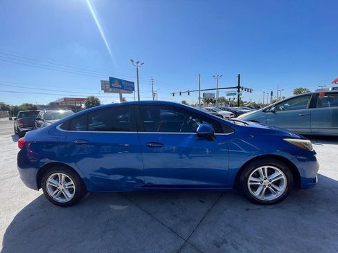 Used 2017 Chevrolet Cruze LT w/ Convenience Package FWD image 16