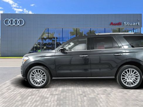 Used 2024 Ford Expedition Limited image 4