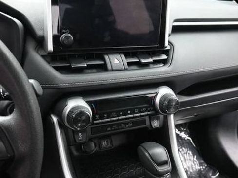 Used 2024 Toyota RAV4 XLE FWD image 21