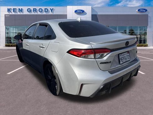Used 2023 Toyota Corolla SE w/ SE Premium Package FWD image 5