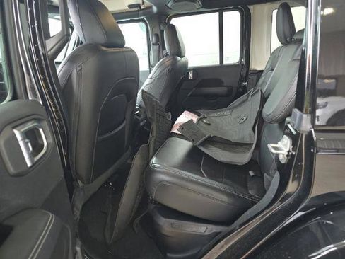 Used 2022 Jeep Wrangler Unlimited Sahara w/ Cold Weather Group image 15