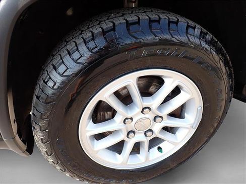 Used 2020 Jeep Grand Cherokee Laredo AWD/4WD image 7