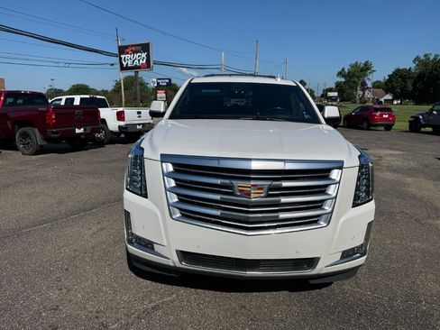 Used 2018 Cadillac Escalade ESV Platinum AWD/4WD image 2
