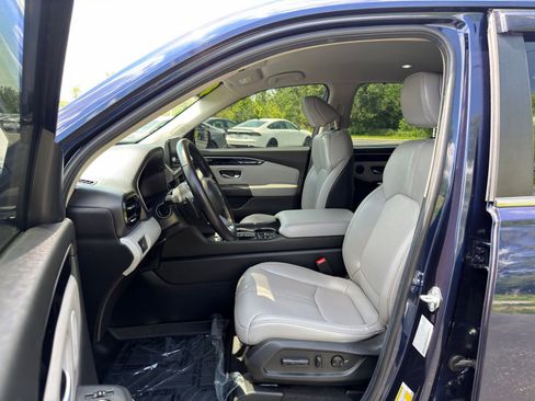 Used 2025 Honda Pilot EX-L image 12