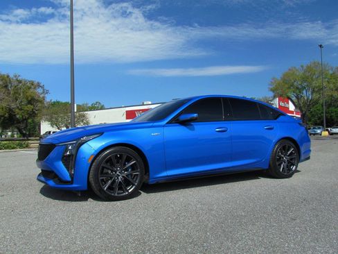 Used 2025 Cadillac CT5 V RWD image 4