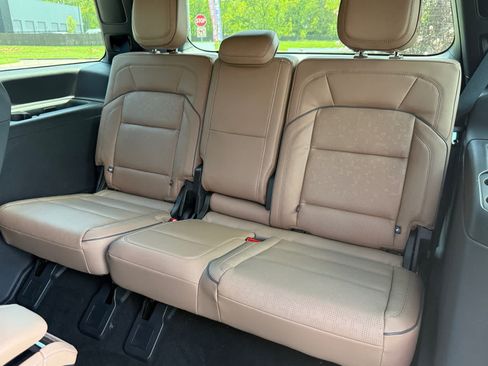 Used 2025 Lincoln Navigator Black Label AWD/4WD image 17