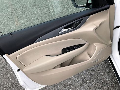 Used 2019 Buick Regal Preferred w/ Sights and Sounds Package image 27