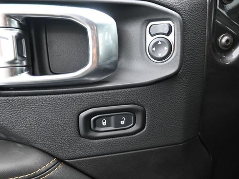 New 2025 Jeep Gladiator Sport image 13