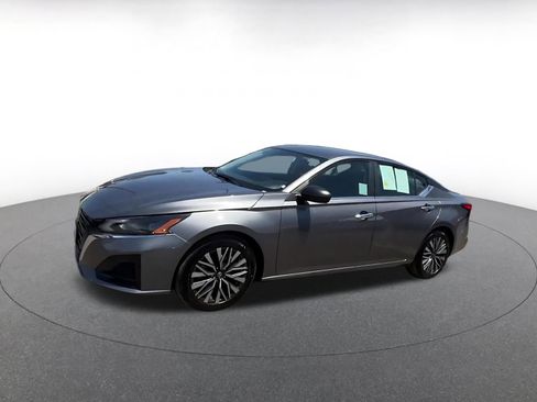 Used 2025 Nissan Altima 2.5 SV FWD image 8