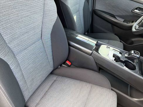 Used 2021 Nissan Rogue SV image 24