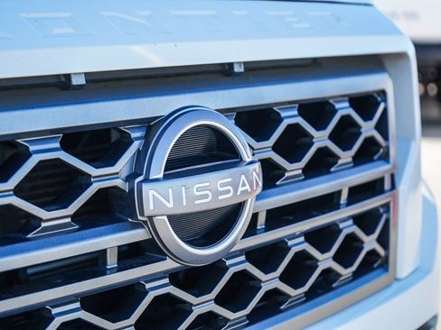 Used 2022 Nissan Frontier SV image 12