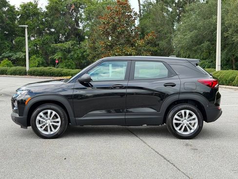 Used 2023 Chevrolet TrailBlazer LS FWD image 2