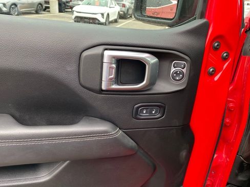 Used 2021 Jeep Wrangler Unlimited Sahara w/ Cold Weather Group AWD/4WD image 11