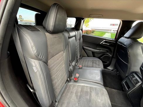 Used 2023 Mitsubishi Outlander SE image 28