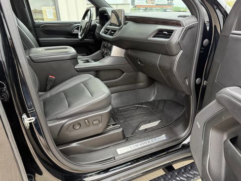 Used 2022 Chevrolet Tahoe Z71 w/ Luxury Package AWD/4WD image 12