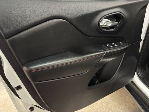 Used 2016 Jeep Cherokee Trailhawk w/ Leather Interior Group image 14