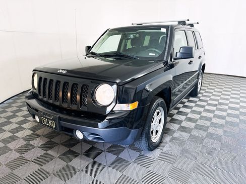 Used 2017 Jeep Patriot Sport w/ Power Value Group FWD image 7