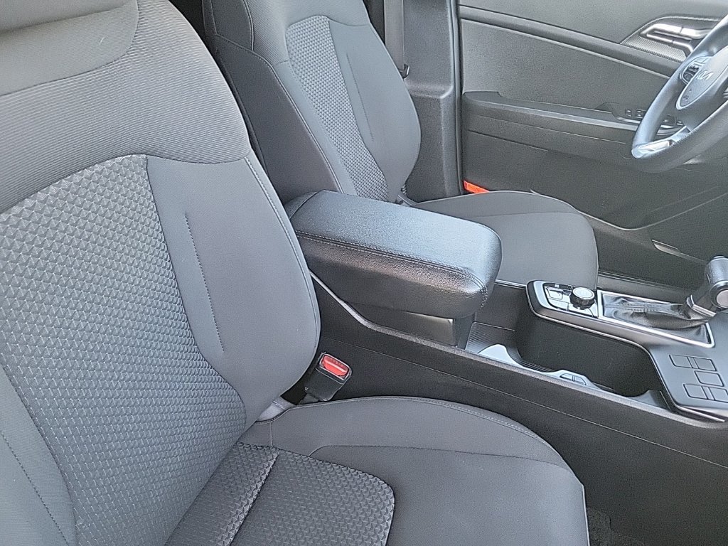 Used 2023 Kia Sportage LX FWD image 43
