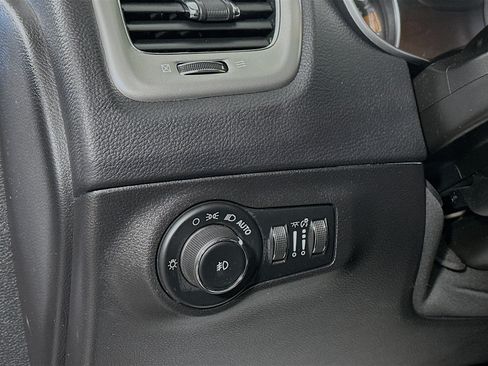 Used 2018 Jeep Compass Latitude w/ Popular Equipment Group FWD image 10