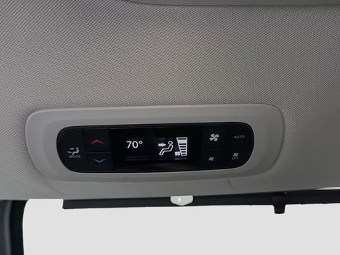 Used 2024 Chrysler Pacifica Touring-L image 27