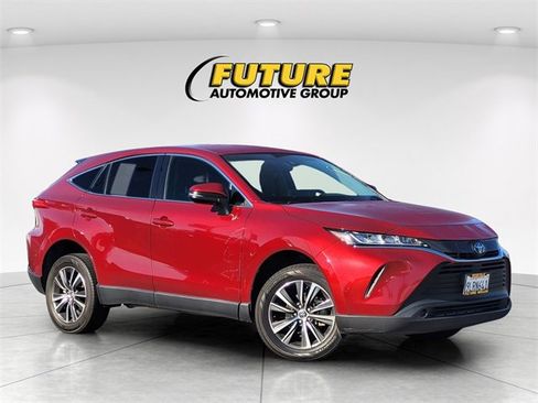 Used 2022 Toyota Venza LE image 1