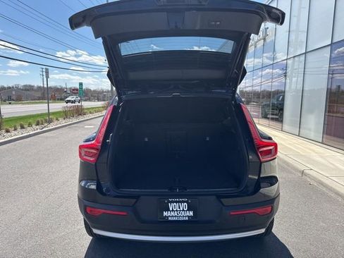 Certified 2025 Volvo XC40 B5 Plus AWD/4WD image 11